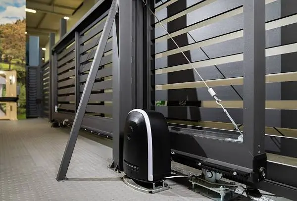 Монтаж привода бесплатно при покупке откатных ворот Prestige с автоматикой