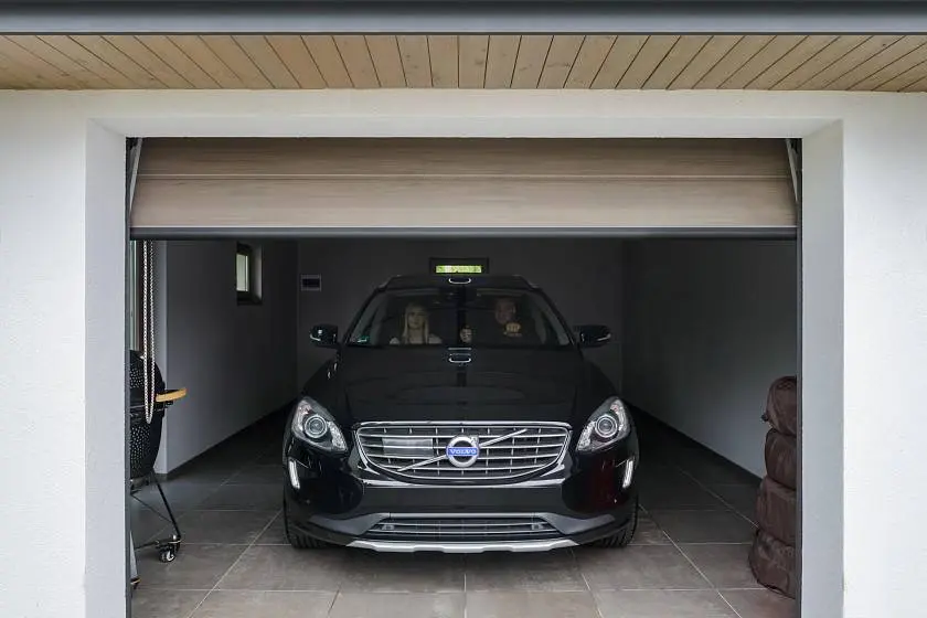 Скидка 70% на монтаж секционных гаражных ворот