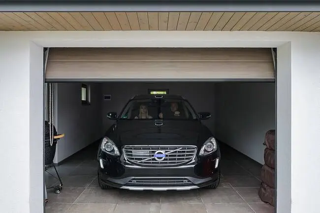 Скидка 70% на монтаж секционных гаражных ворот Скидка 70% на монтаж секционных гаражных ворот